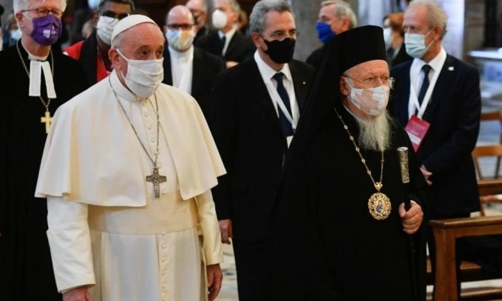 Τρέχουν αφηνιασμένοι πια, χωρίς προκαλύψεις και προσχήματα…